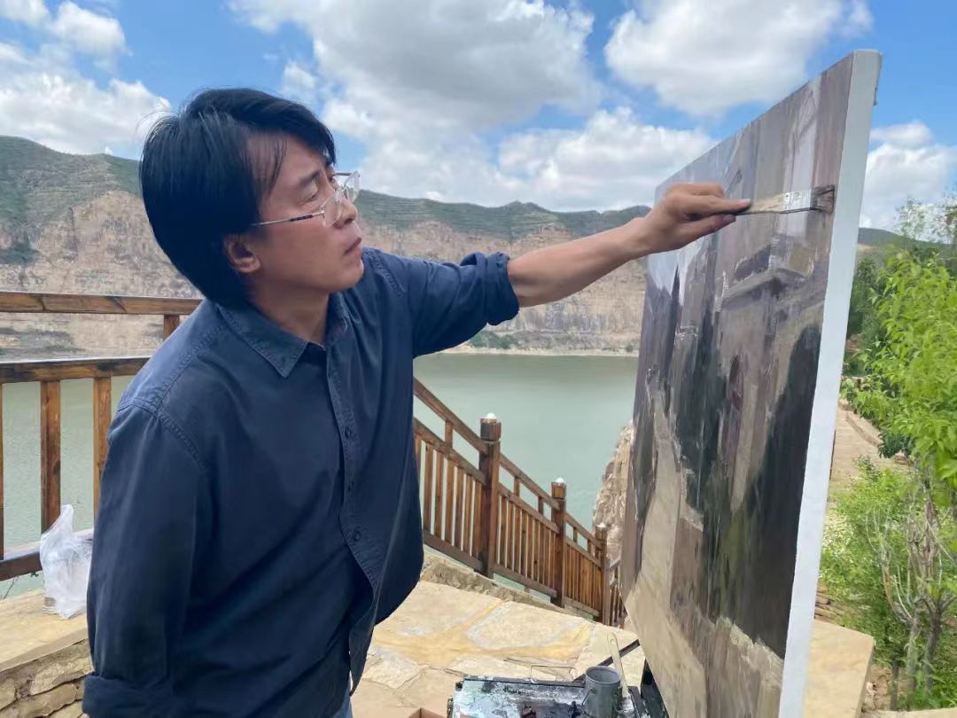 董从民+生活照.jpg 董从民+生活照.jpg